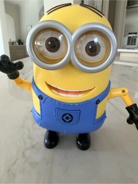 Despicable Me Minion Dave Talking 8” Action Figure Works! Sings And Dances